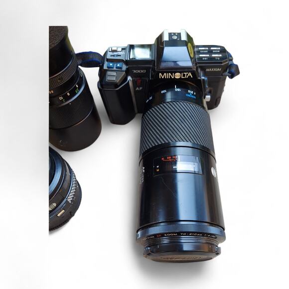 Minolta Maxxum 7000 With 3 Lenses and Bag - Picture 2 of 16